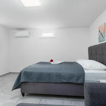 Beautiful Studio Lila Close To Sea