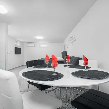Beautiful Studio Lila Close To Sea Appartement